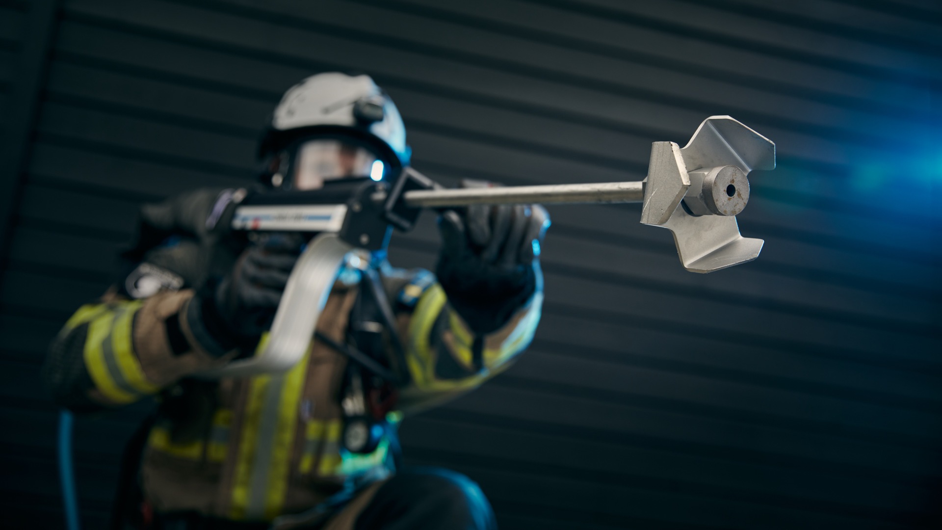 Cold Cut Cobra C 360 H Kit in use by Firefighter