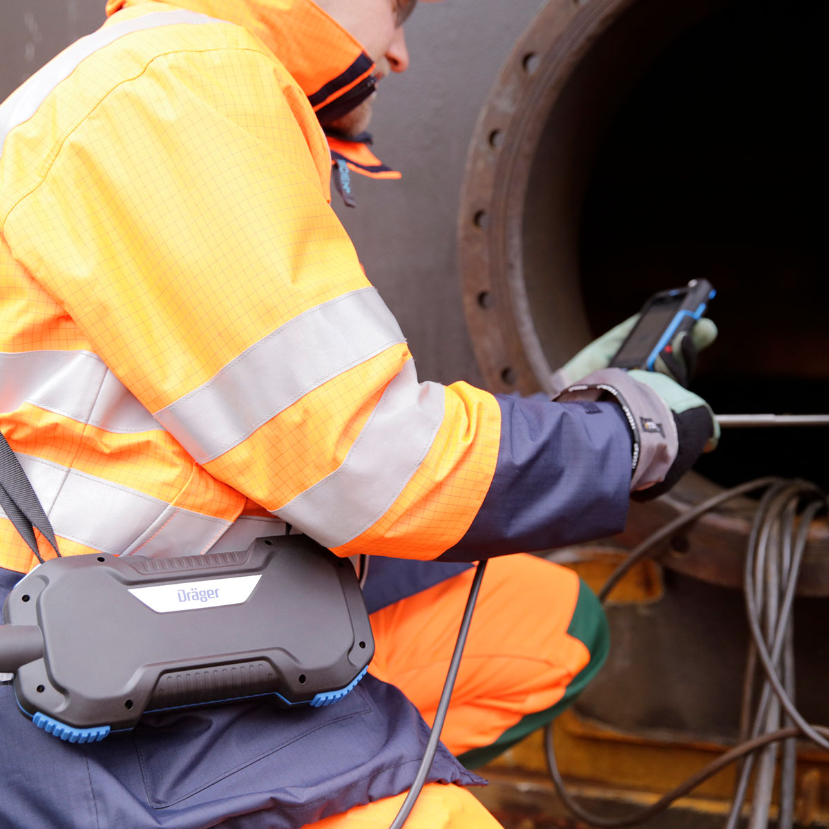 Dräger X-pid® 9500 Gas Analyzer Sensor unit and control unit in use for a confined space entry